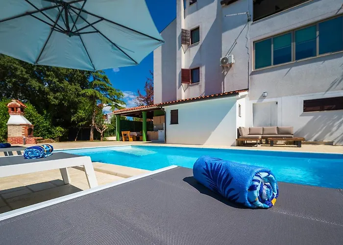 Big Swimming Pool Apartment Monvidal