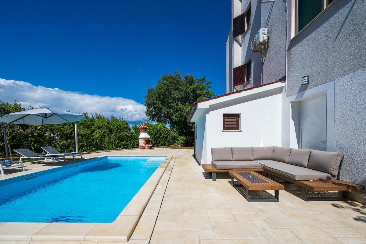 Big Swimming Pool Monvidal Pula