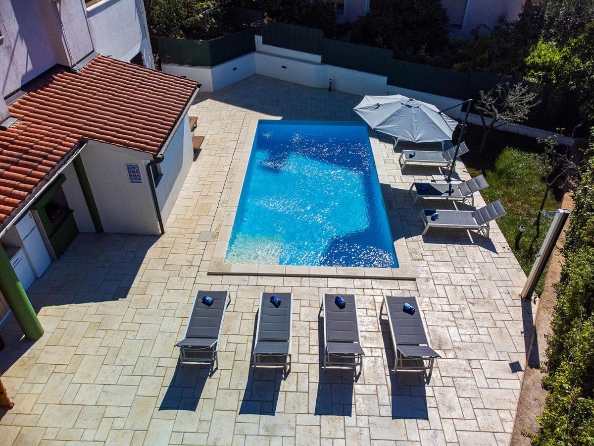 Big Swimming Pool Monvidal