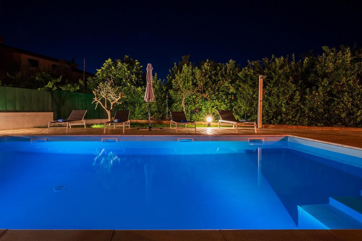 Big Swimming Pool Monvidal * Pula