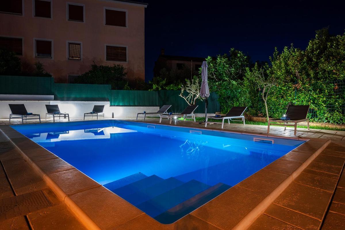 Big Swimming Pool Monvidal * Pula