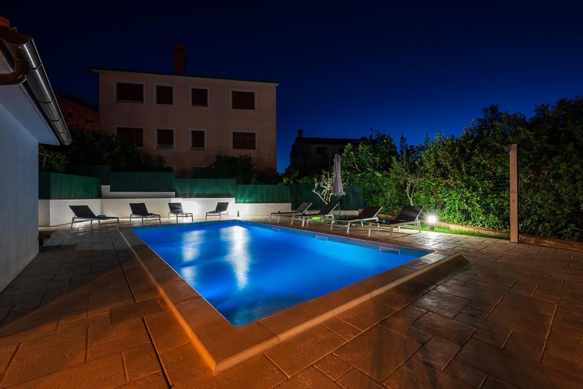 Big Swimming Pool Monvidal Apartment Pula